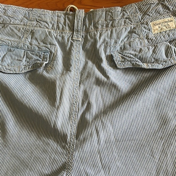 Abercrombie & Fitch Sz 32 button up engineer striped blue/white cotton shorts - Picture 8 of 9